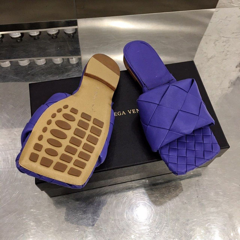 Bottega Veneta Lido Flat Square Toe Sandals Lambskin Leather Spring/Summer 2020 Collection, Purple