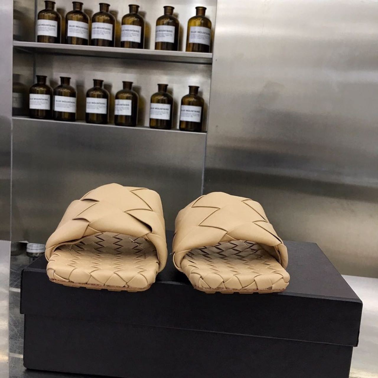 Bottega Veneta Lido Flat Square Toe Sandals Lambskin Leather Spring/Summer 2020 Collection, Beige