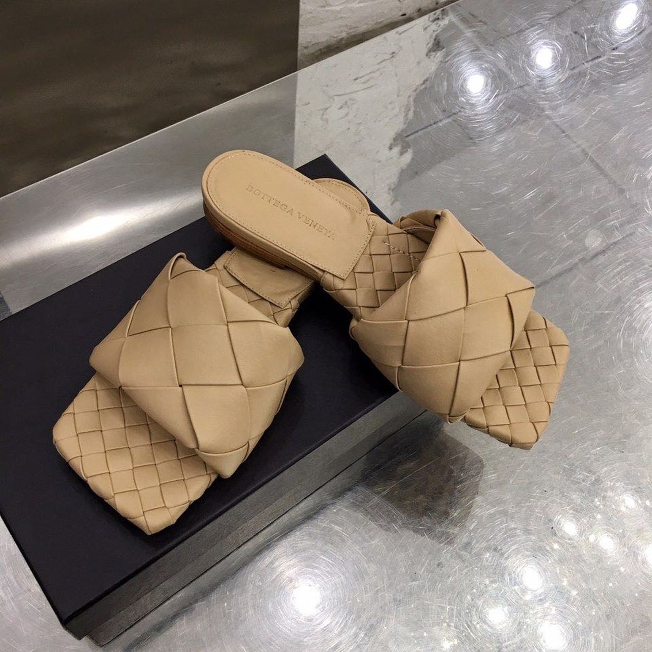 Bottega Veneta Lido Flat Square Toe Sandals Lambskin Leather Spring/Summer 2020 Collection, Beige