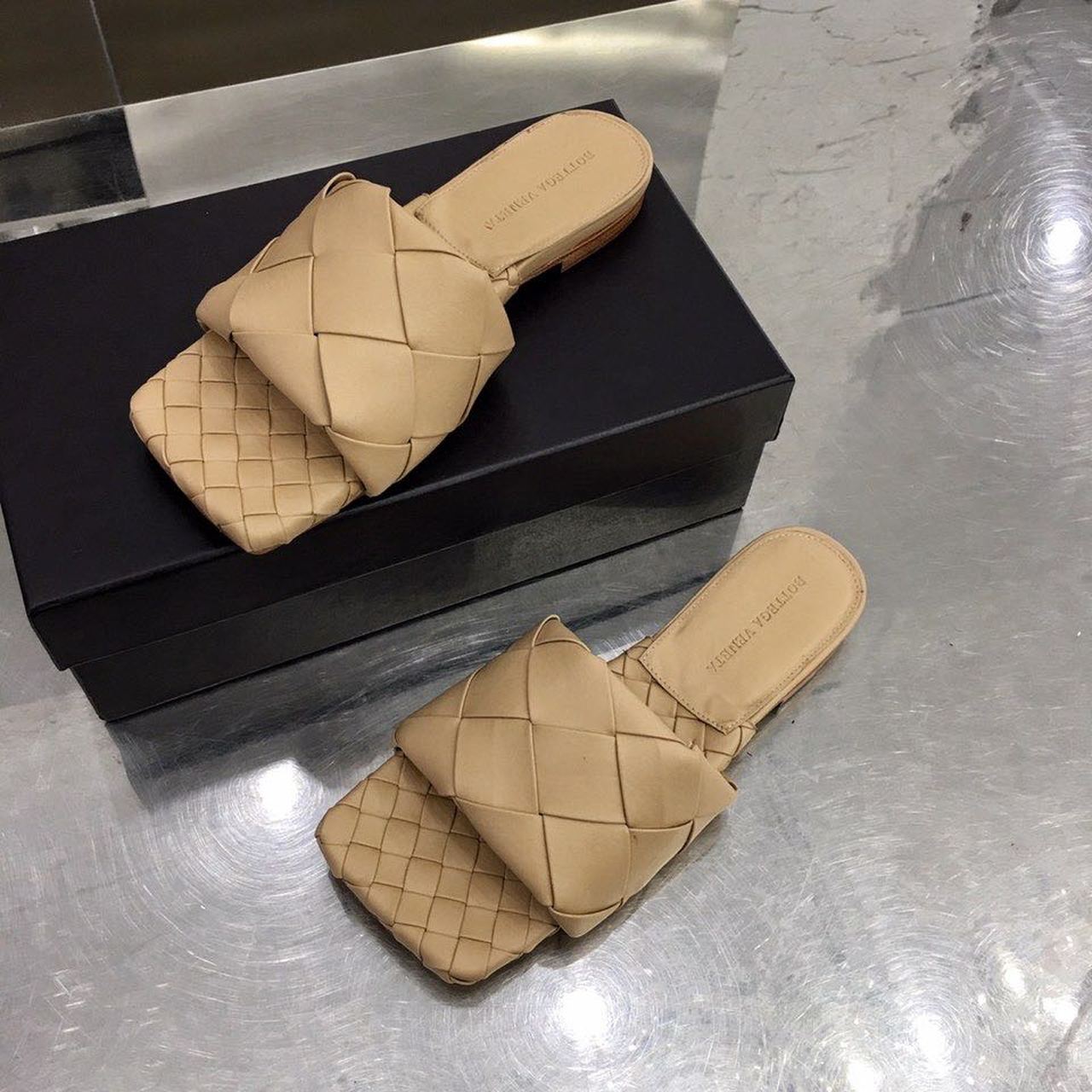 Bottega Veneta Lido Flat Square Toe Sandals Lambskin Leather Spring/Summer 2020 Collection, Beige