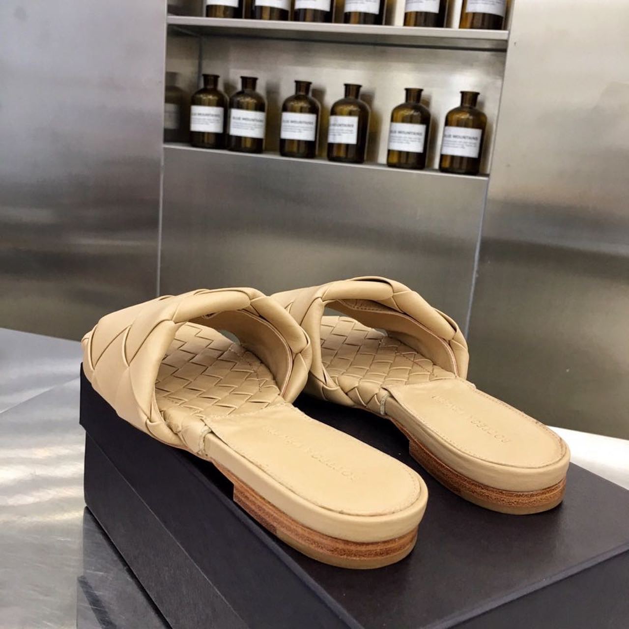Bottega Veneta Lido Flat Square Toe Sandals Lambskin Leather Spring/Summer 2020 Collection, Beige