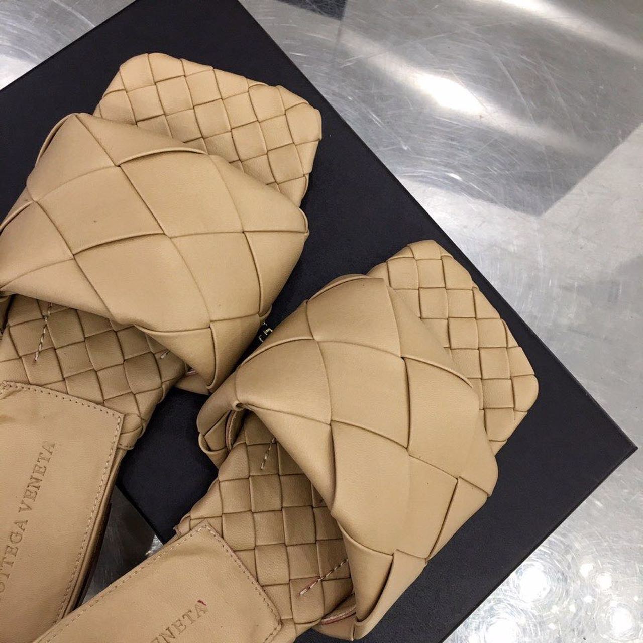 Bottega Veneta Lido Flat Square Toe Sandals Lambskin Leather Spring/Summer 2020 Collection, Beige