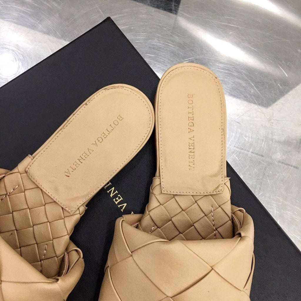 Bottega Veneta Lido Flat Square Toe Sandals Lambskin Leather Spring/Summer 2020 Collection, Beige