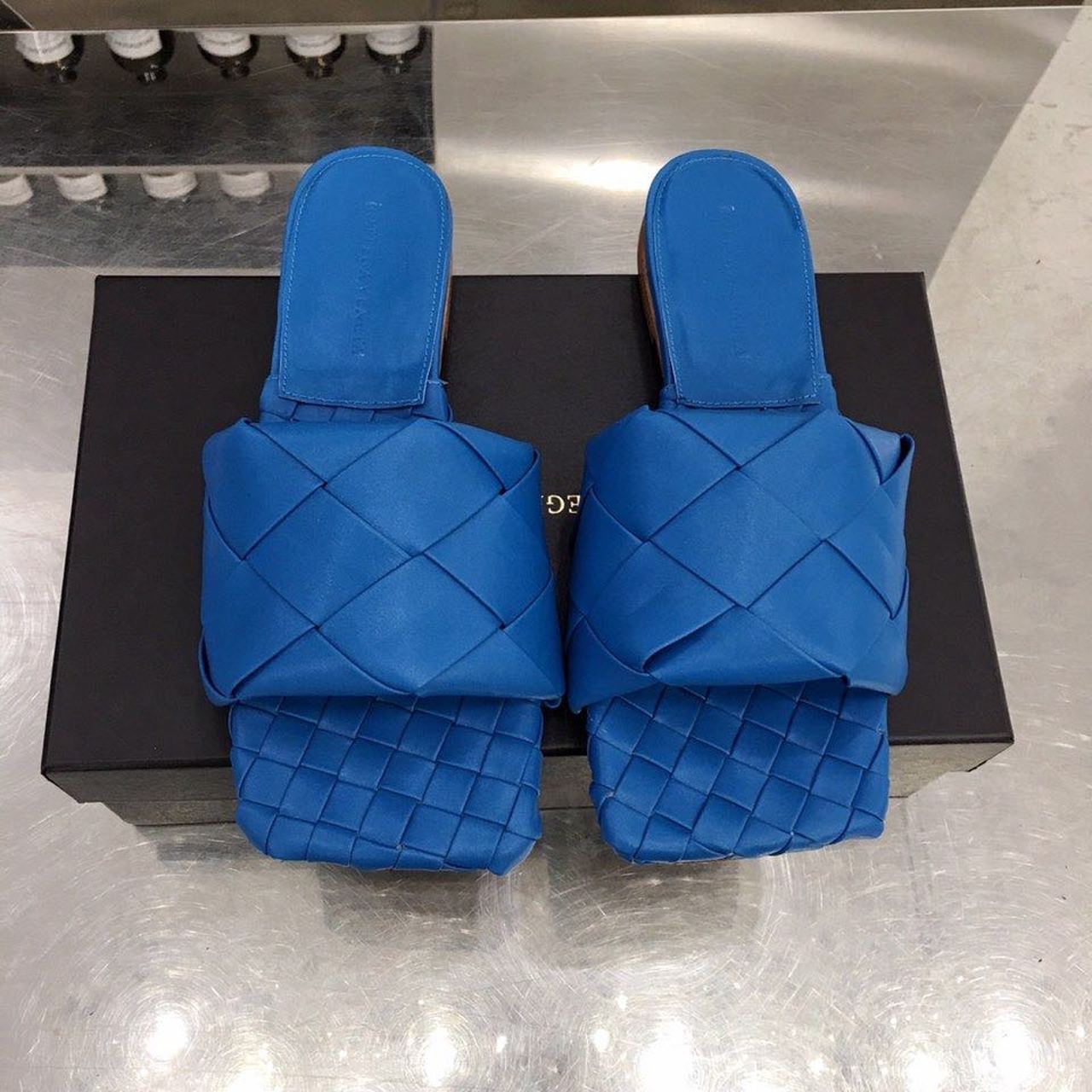 Bottega Veneta Lido Flat Square Toe Sandals Lambskin Leather Spring/Summer 2020 Collection, Dark Blue