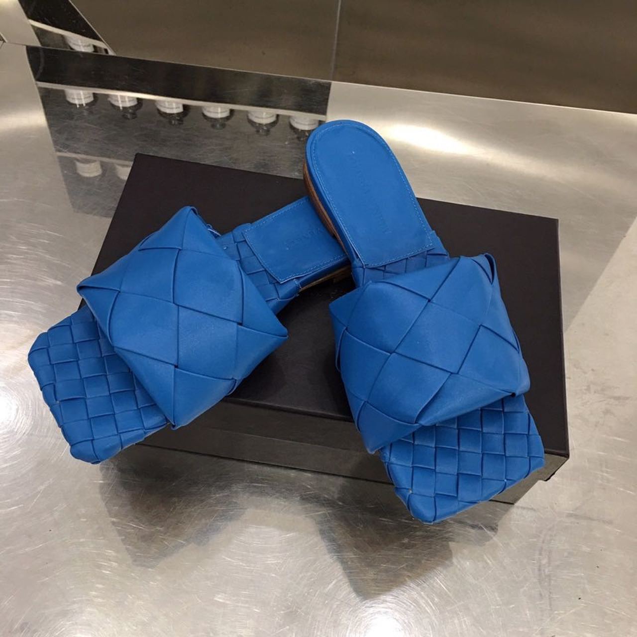 Bottega Veneta Lido Flat Square Toe Sandals Lambskin Leather Spring/Summer 2020 Collection, Dark Blue