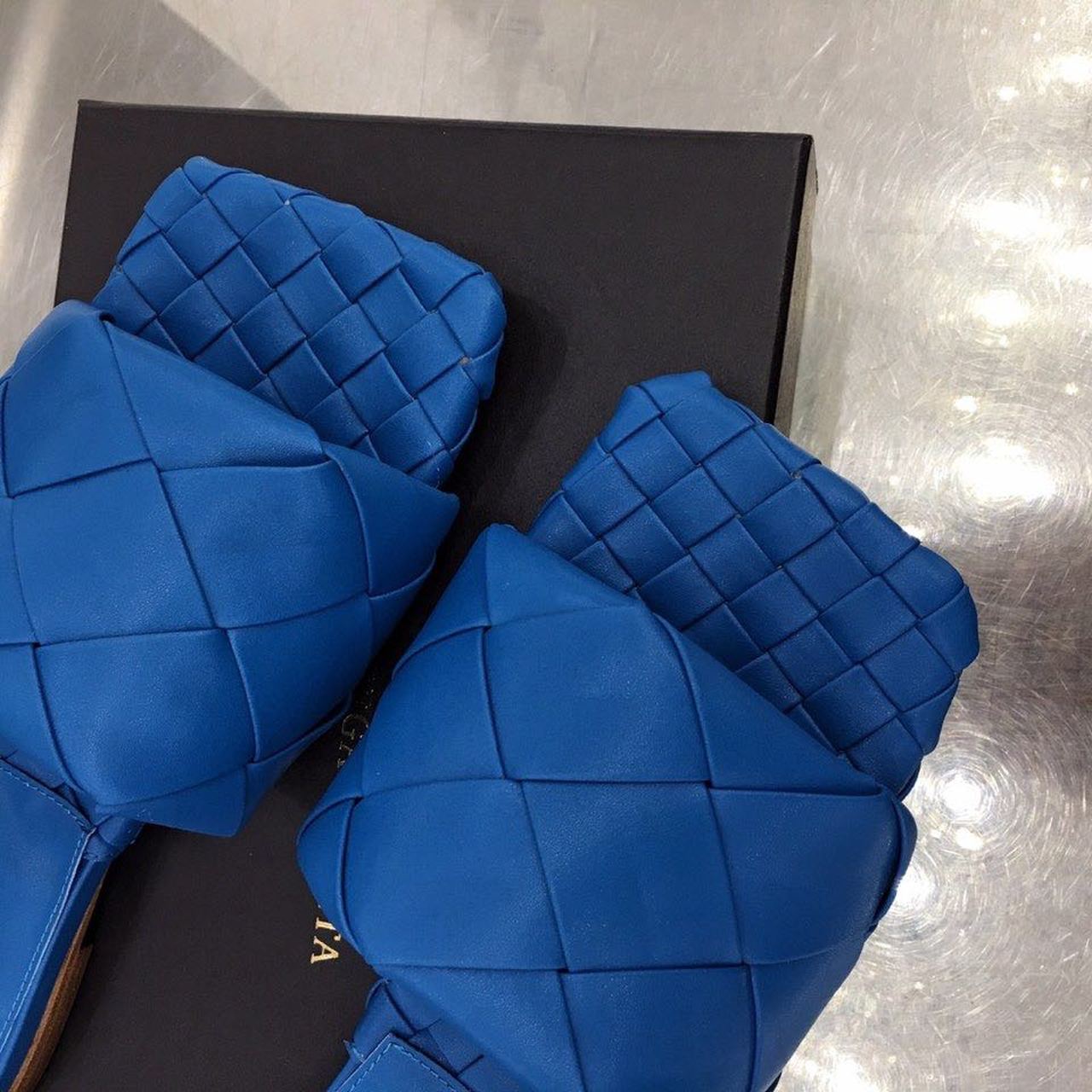 Bottega Veneta Lido Flat Square Toe Sandals Lambskin Leather Spring/Summer 2020 Collection, Dark Blue