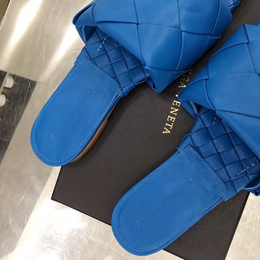 Bottega Veneta Lido Flat Square Toe Sandals Lambskin Leather Spring/Summer 2020 Collection, Dark Blue