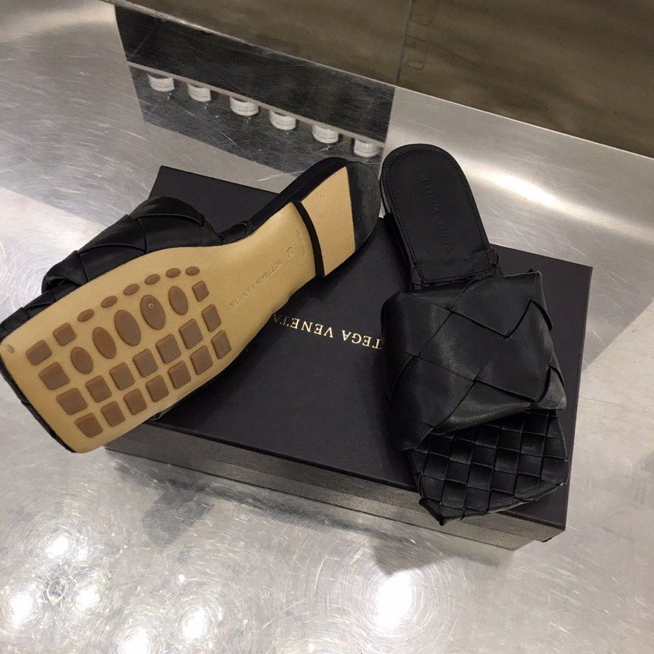 Bottega Veneta Lido Flat Square Toe Sandals Lambskin Leather Spring/Summer 2020 Collection, Black