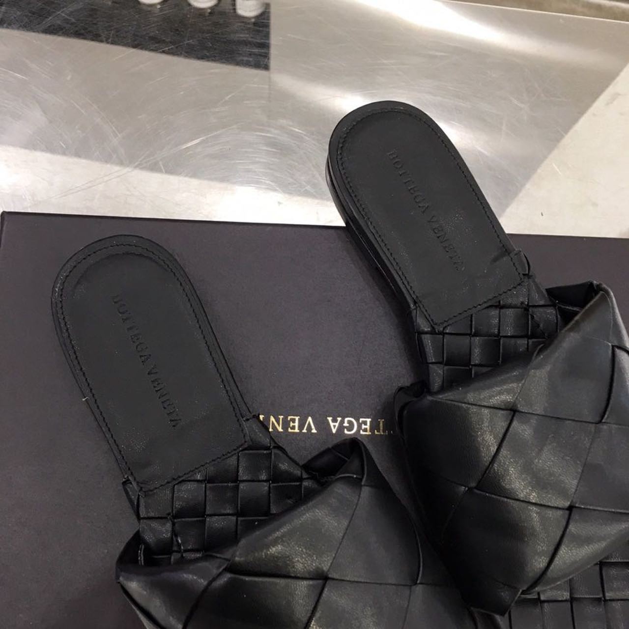 Bottega Veneta Lido Flat Square Toe Sandals Lambskin Leather Spring/Summer 2020 Collection, Black