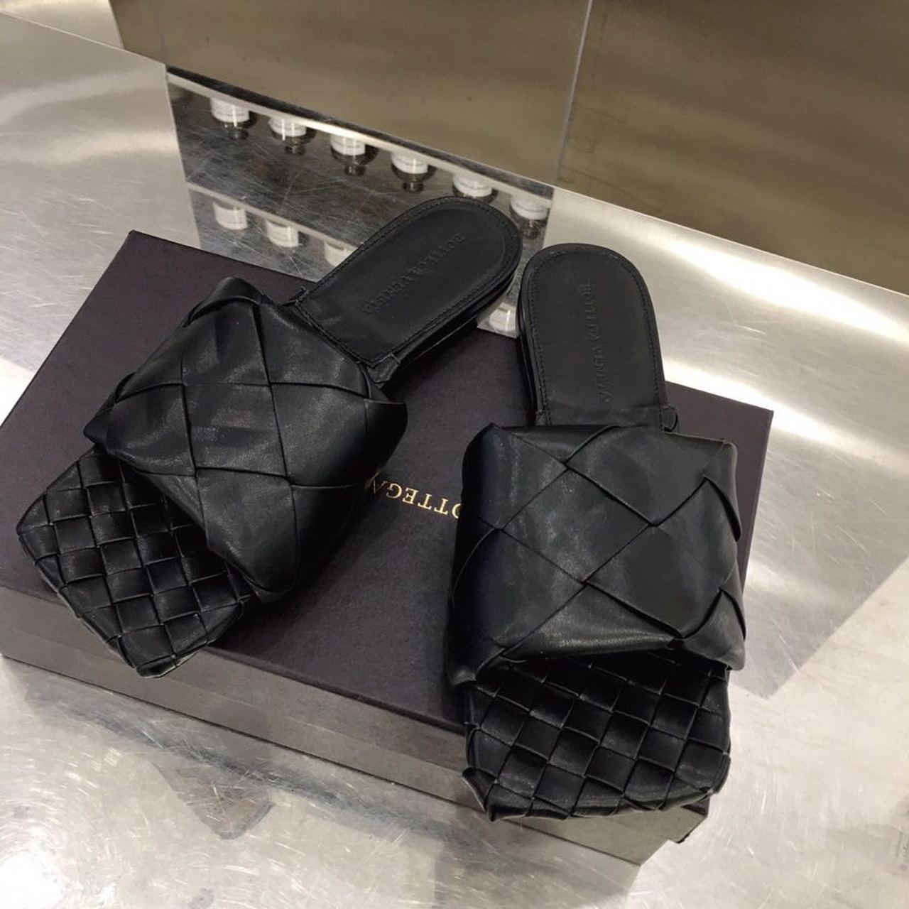 Bottega Veneta Lido Flat Square Toe Sandals Lambskin Leather Spring/Summer 2020 Collection, Black
