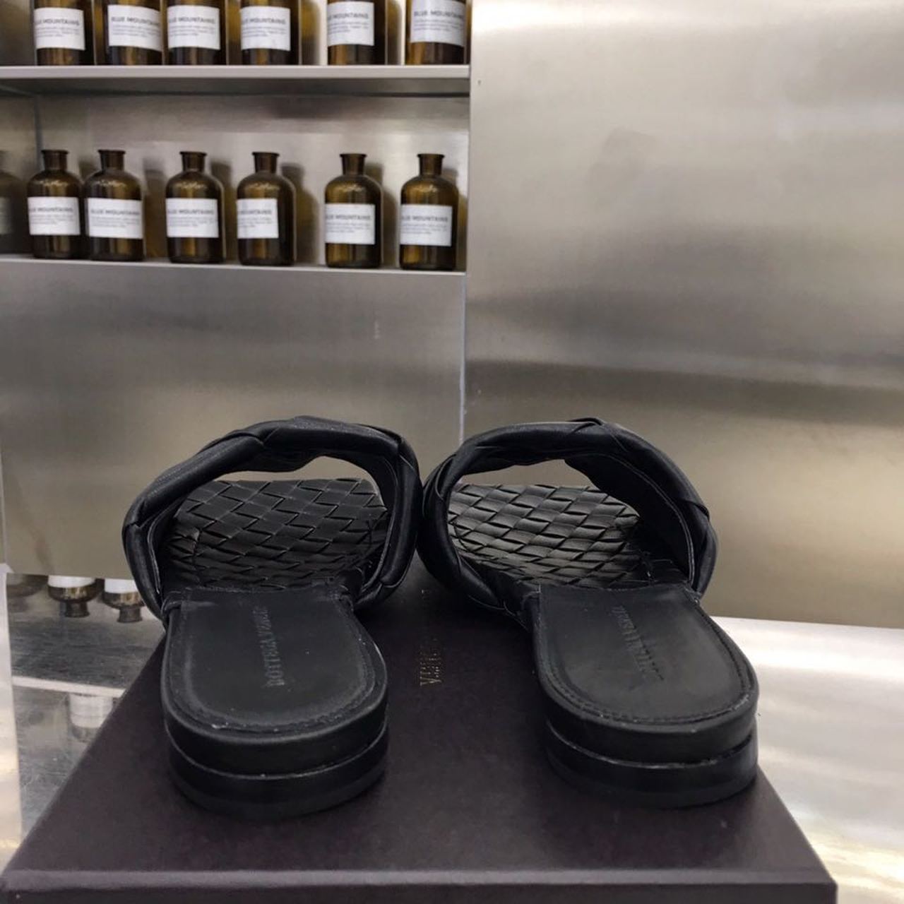 Bottega Veneta Lido Flat Square Toe Sandals Lambskin Leather Spring/Summer 2020 Collection, Black
