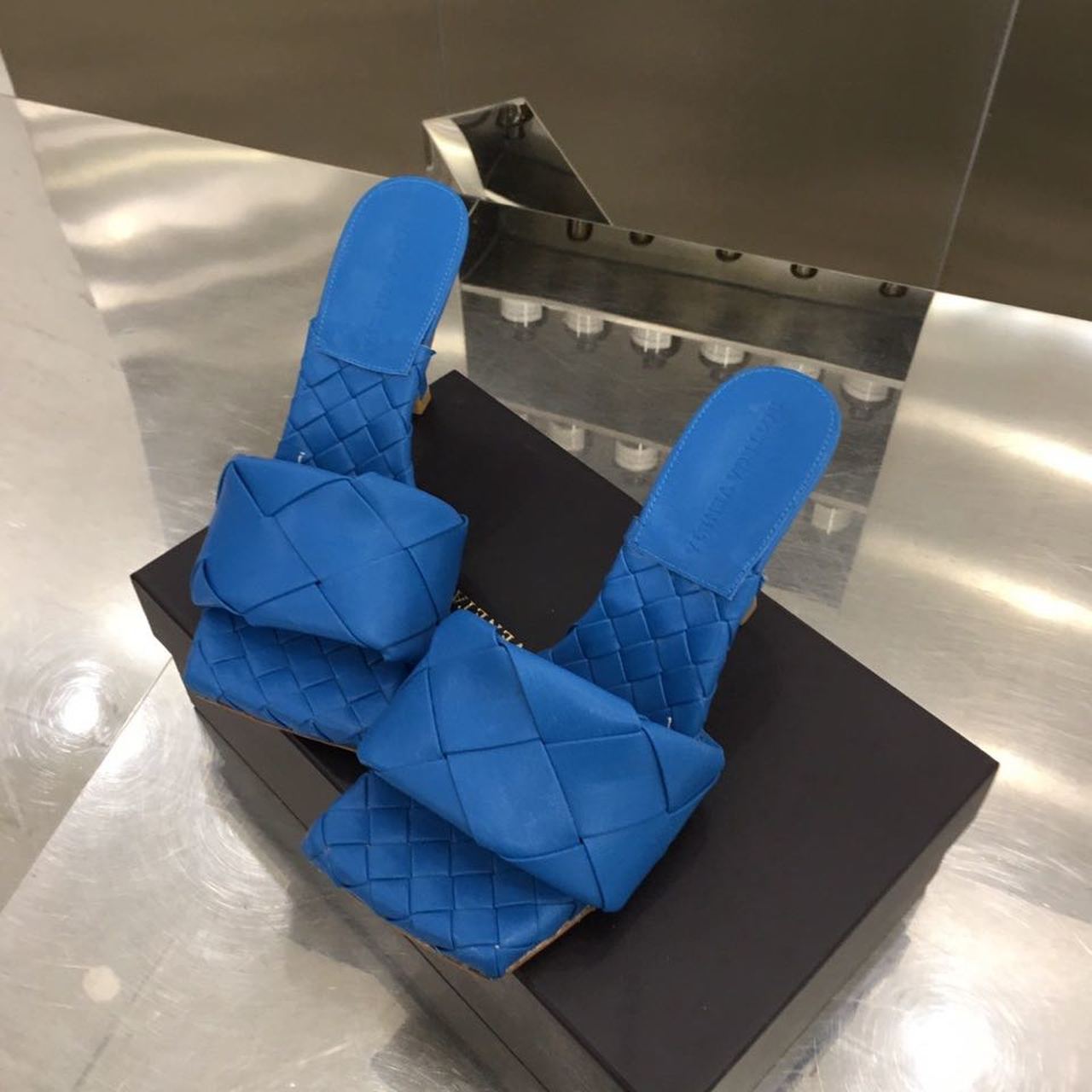 Bottega Veneta Lido Flat Square Toe Heels Lambskin Leather Spring/Summer 2020 Collection, Dark Blue