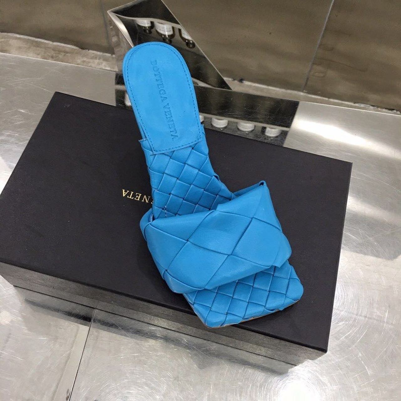 Bottega Veneta Lido Flat Square Toe Heels Lambskin Leather Spring/Summer Collection, Blue
