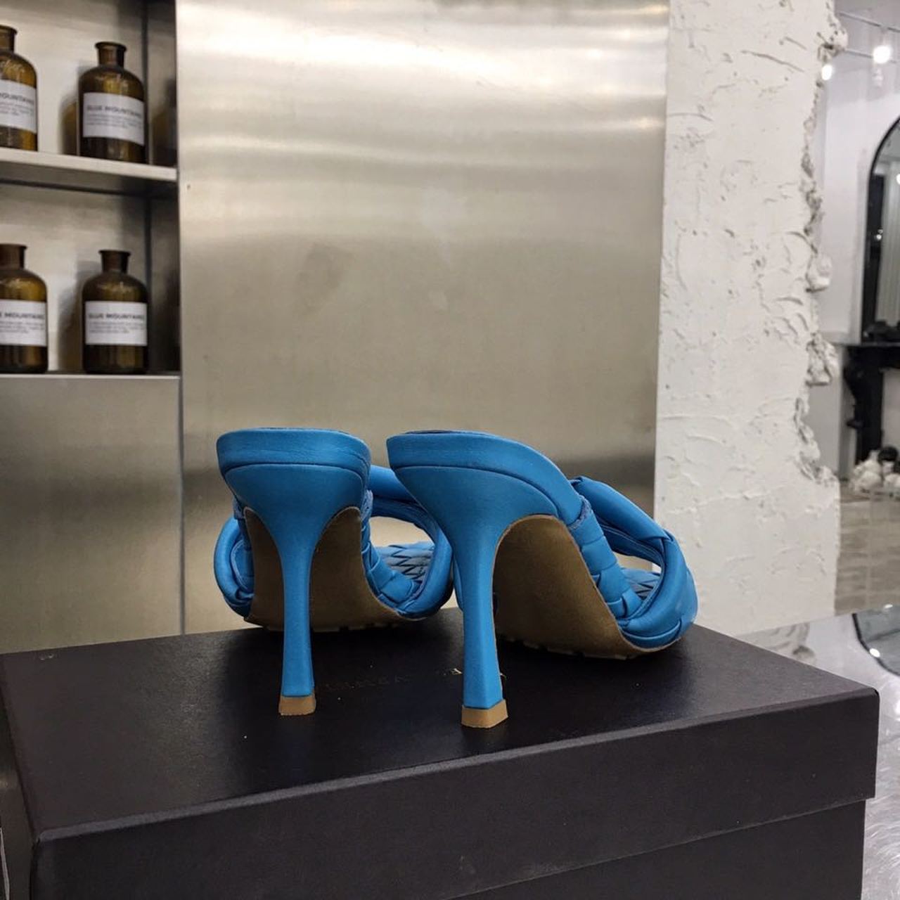 Bottega Veneta Lido Flat Square Toe Heels Lambskin Leather Spring/Summer Collection, Blue