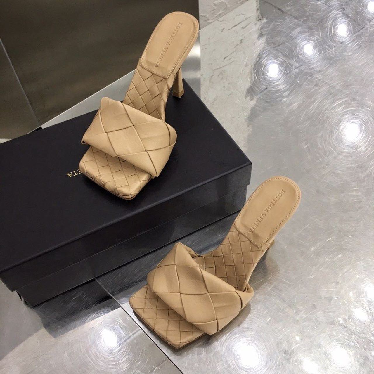 Bottega Veneta Lido Flat Square Toe Heels Lambskin Leather Spring/Summer Collection, Beige