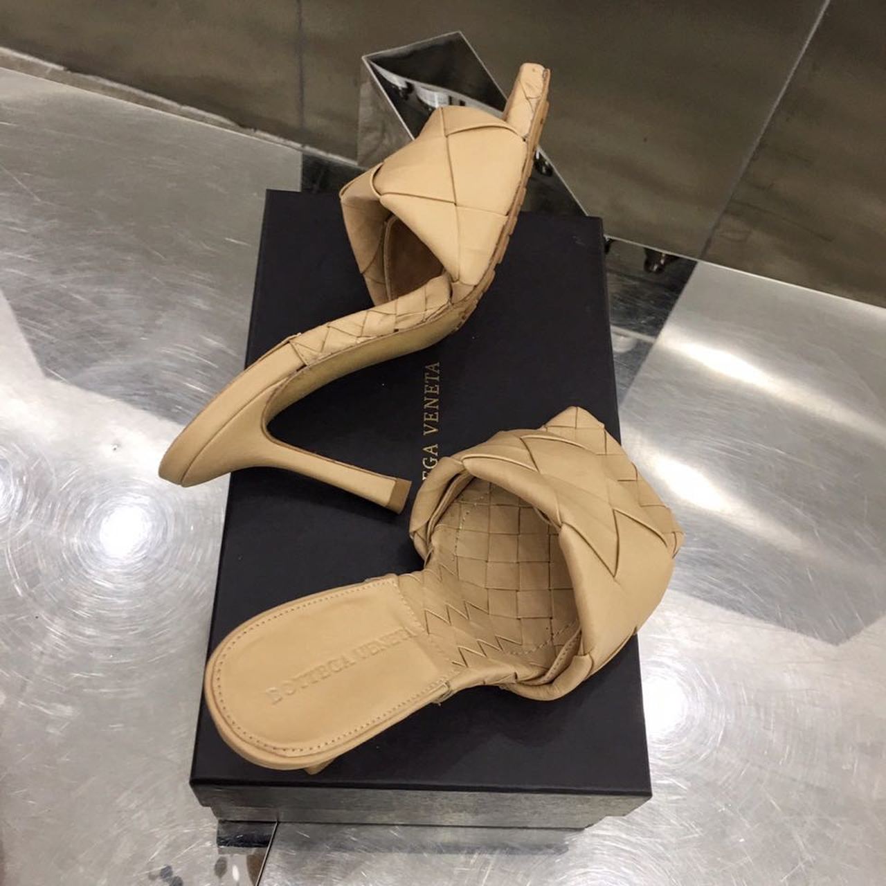Bottega Veneta Lido Flat Square Toe Heels Lambskin Leather Spring/Summer Collection, Beige