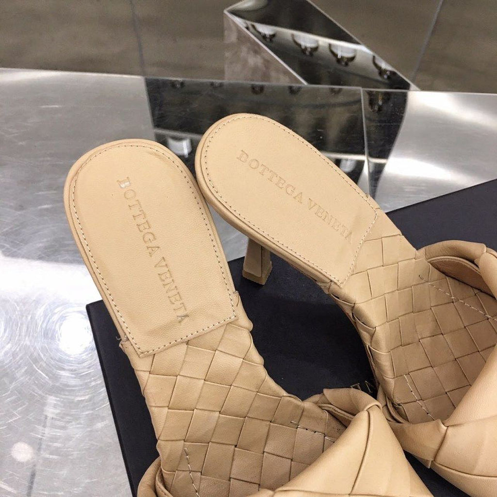 Bottega Veneta Lido Flat Square Toe Heels Lambskin Leather Spring/Summer Collection, Beige