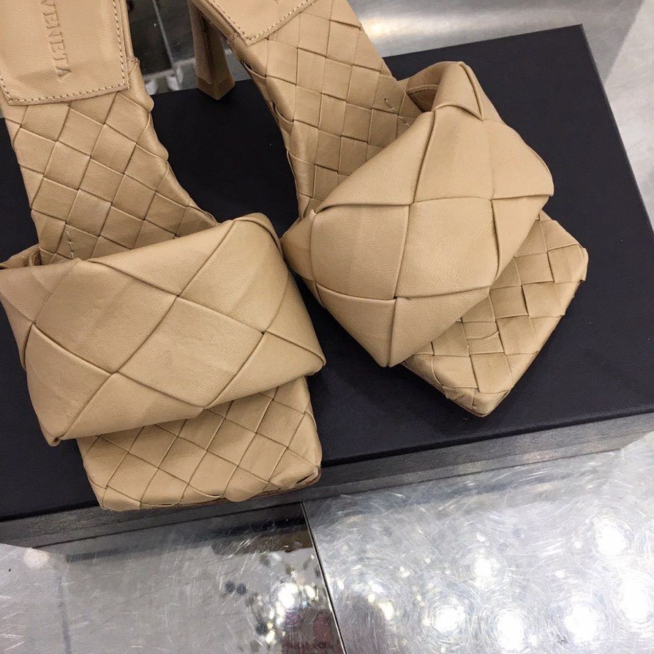 Bottega Veneta Lido Flat Square Toe Heels Lambskin Leather Spring/Summer Collection, Beige