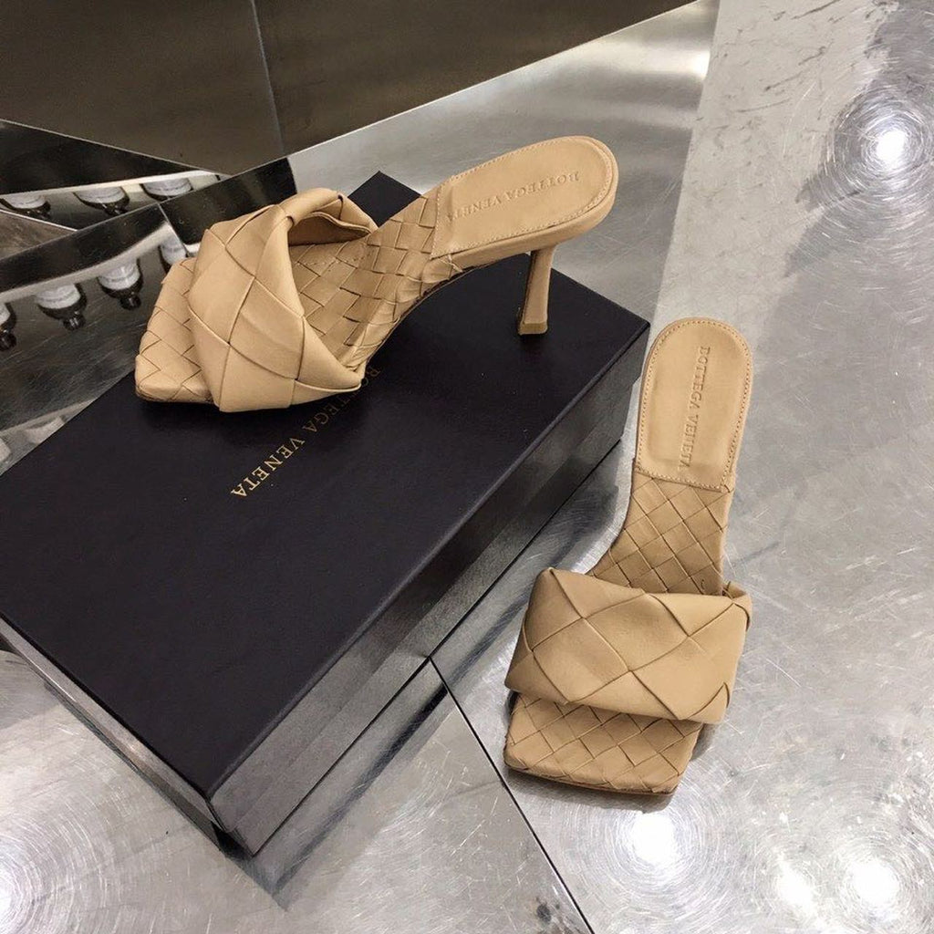 Bottega Veneta Lido Flat Square Toe Heels Lambskin Leather Spring/Summer Collection, Beige