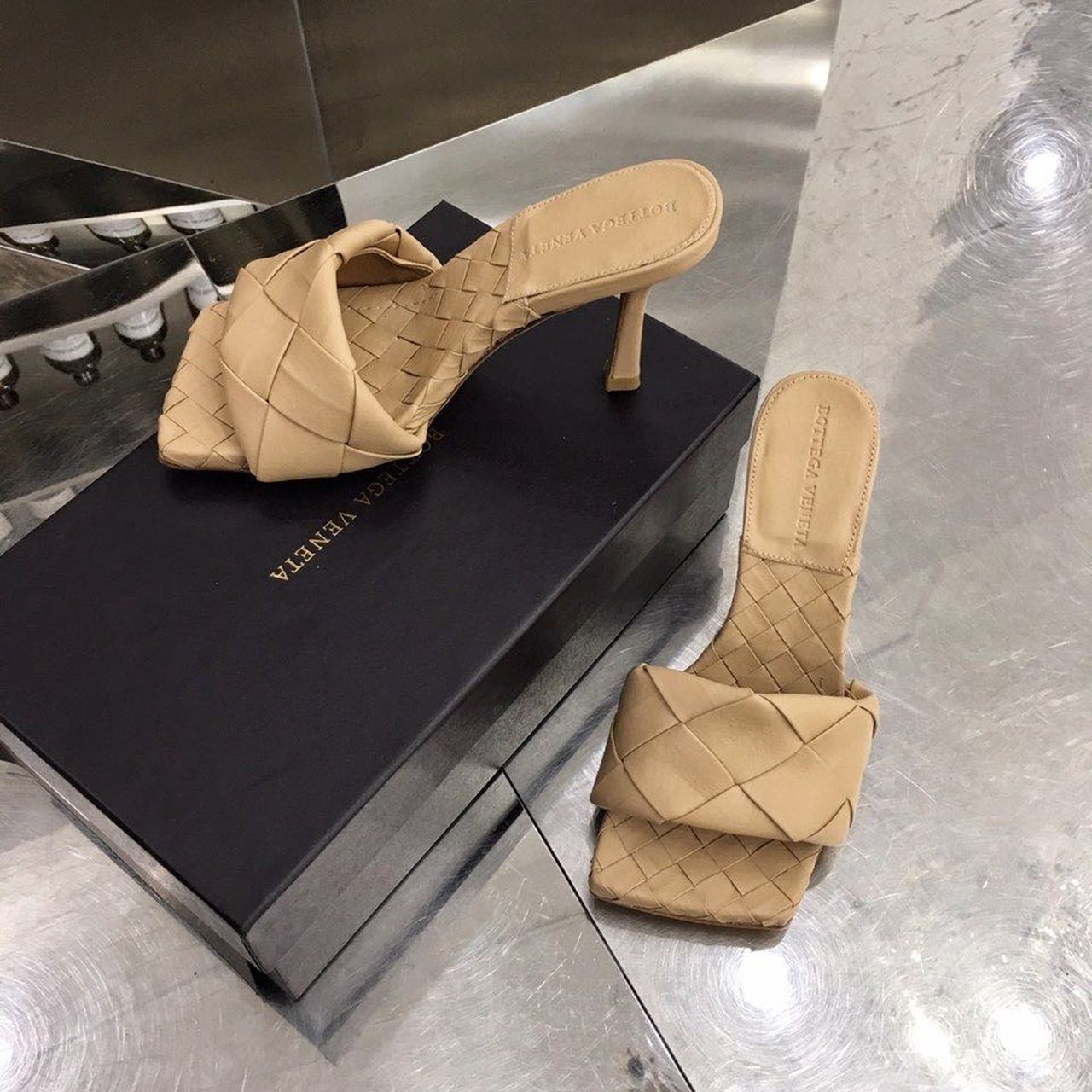 Bottega Veneta Lido Flat Square Toe Heels Lambskin Leather Spring/Summer Collection, Beige
