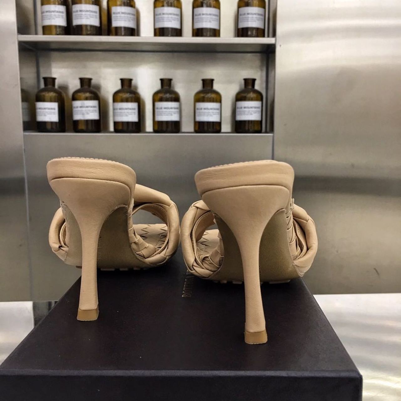 Bottega Veneta Lido Flat Square Toe Heels Lambskin Leather Spring/Summer Collection, Beige