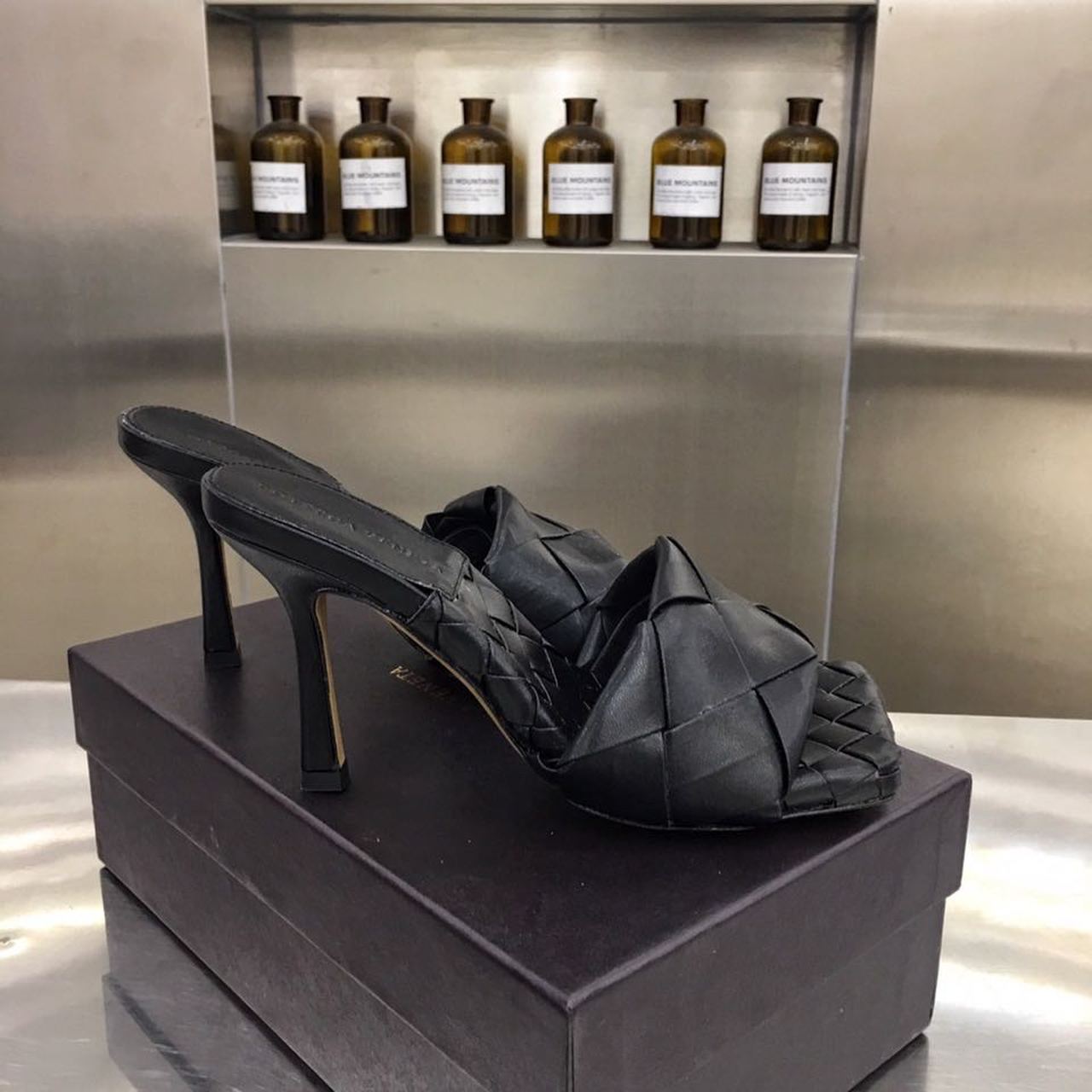 Bottega Veneta Lido Flat Square Toe Heels Lambskin Leather Spring/Summer 2020 Collection, Black