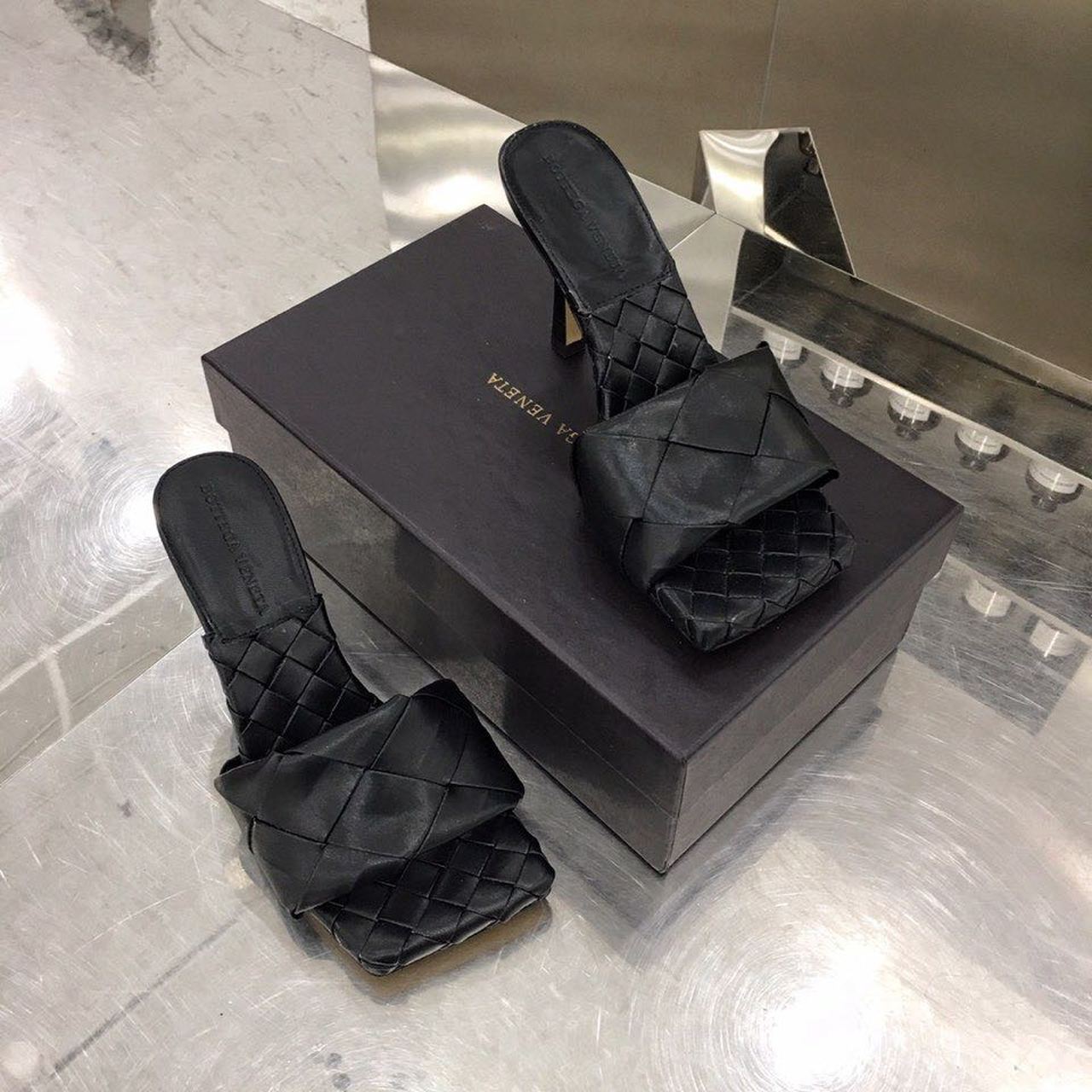 Bottega Veneta Lido Flat Square Toe Heels Lambskin Leather Spring/Summer 2020 Collection, Black