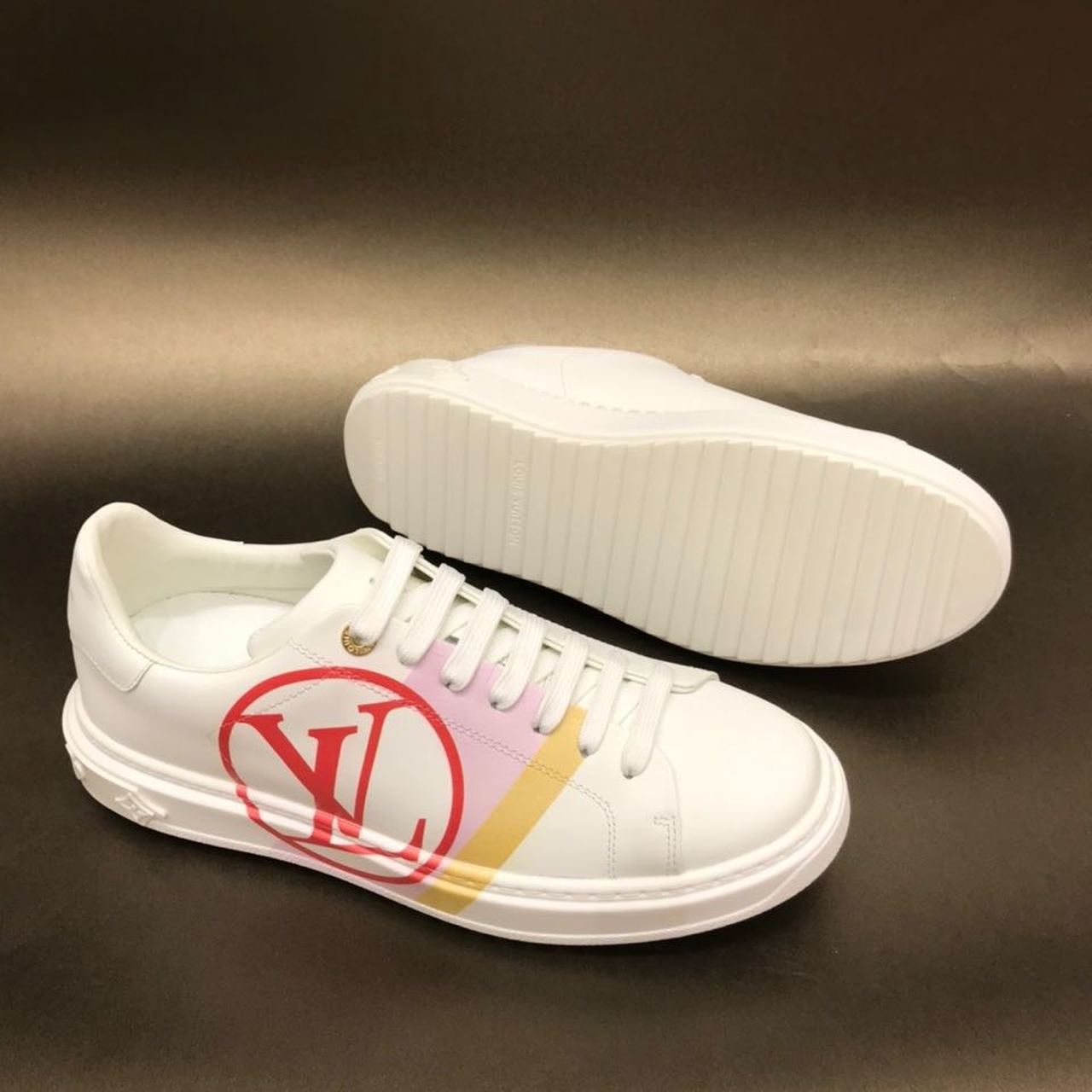 Louis Vuitton Time Out Low Top Sneakers Calfskin Leather Fall/Winter Collection White/Red
