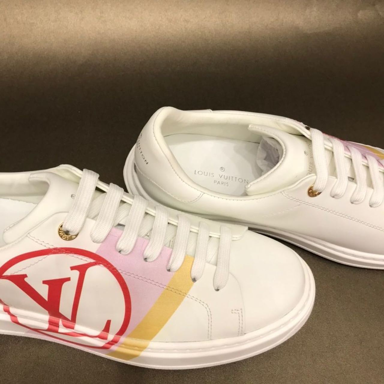 Louis Vuitton Time Out Low Top Sneakers Calfskin Leather Fall/Winter Collection White/Red
