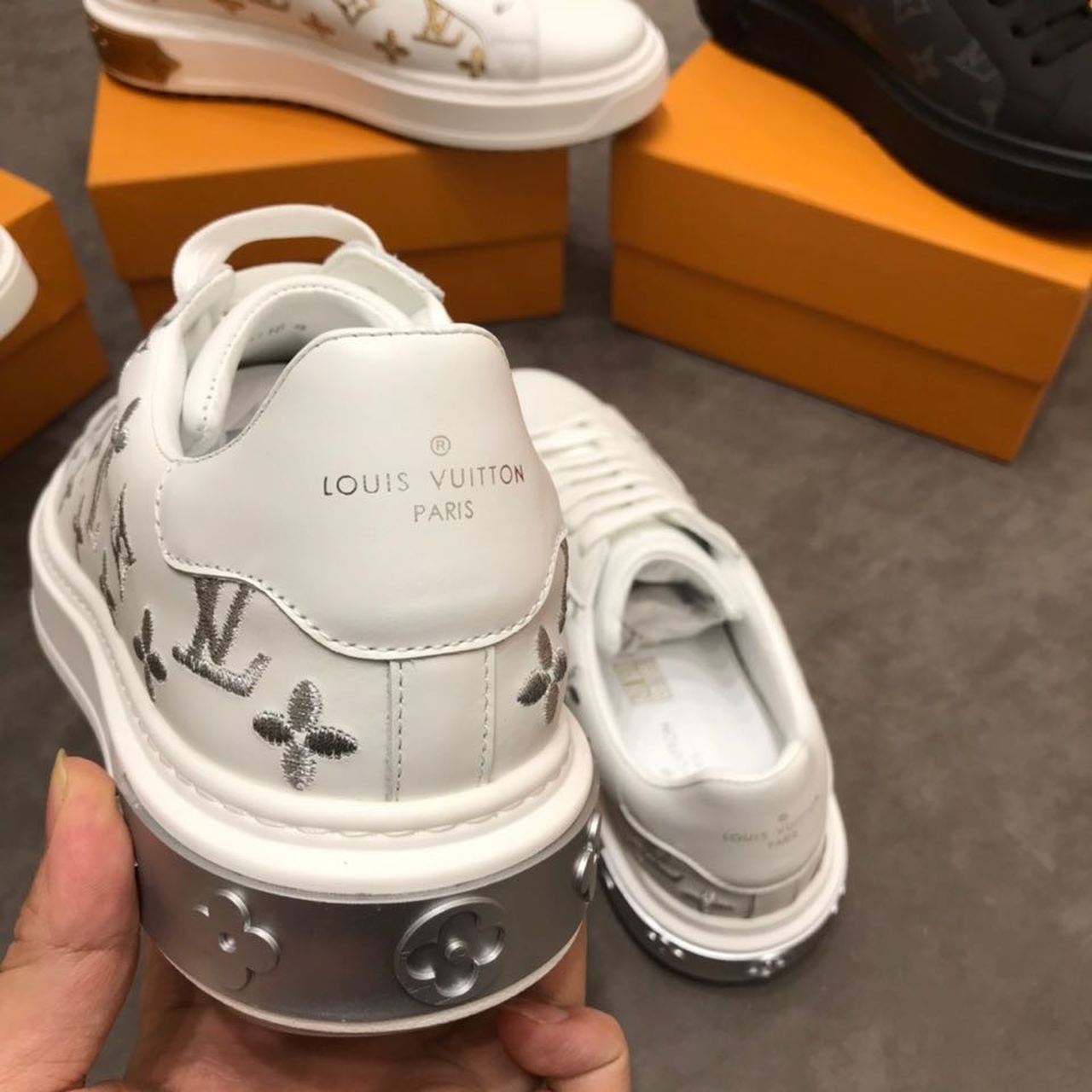 Louis Vuitton Time Out Low Top Sneakers Calfskin Leather Fall/Winter Collection White/Silver