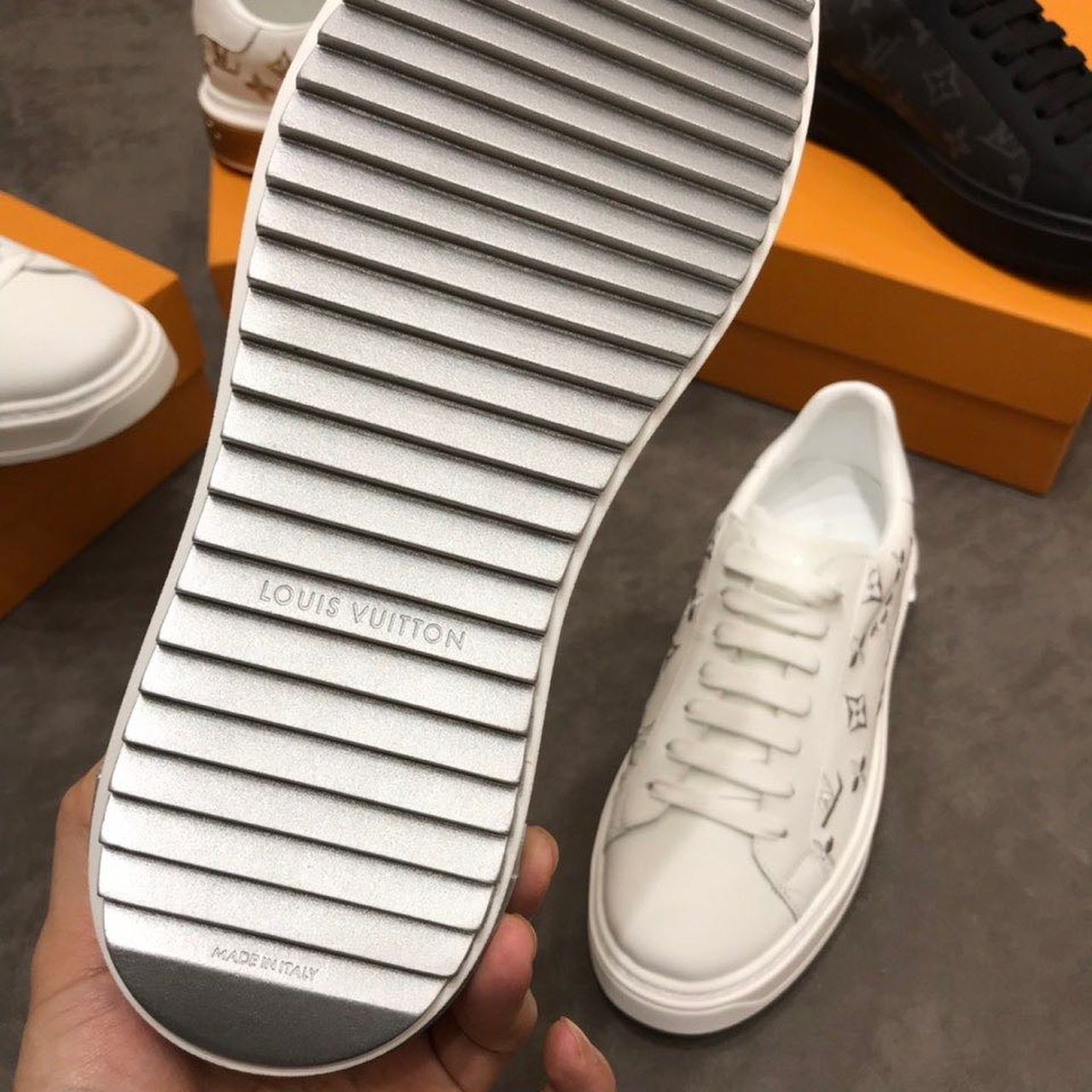 Louis Vuitton Time Out Low Top Sneakers Calfskin Leather Fall/Winter Collection White/Silver