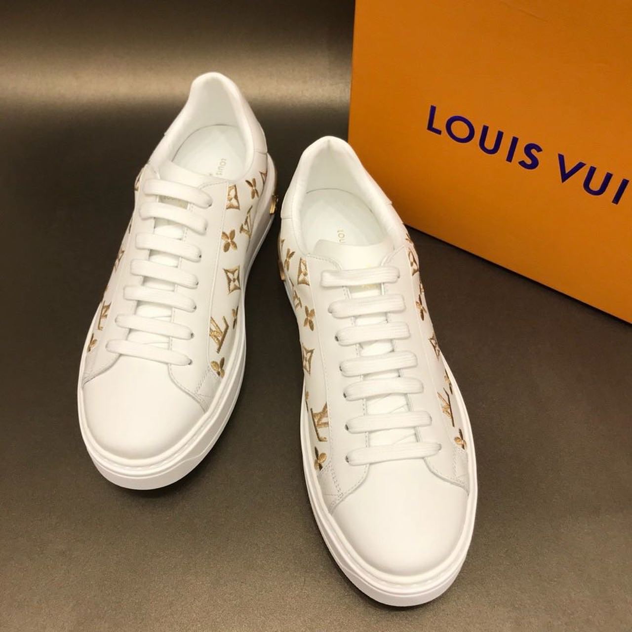 Louis Vuitton Time Out Low Top Sneakers Calfskin Leather Fall/Winter Collection White/Gold