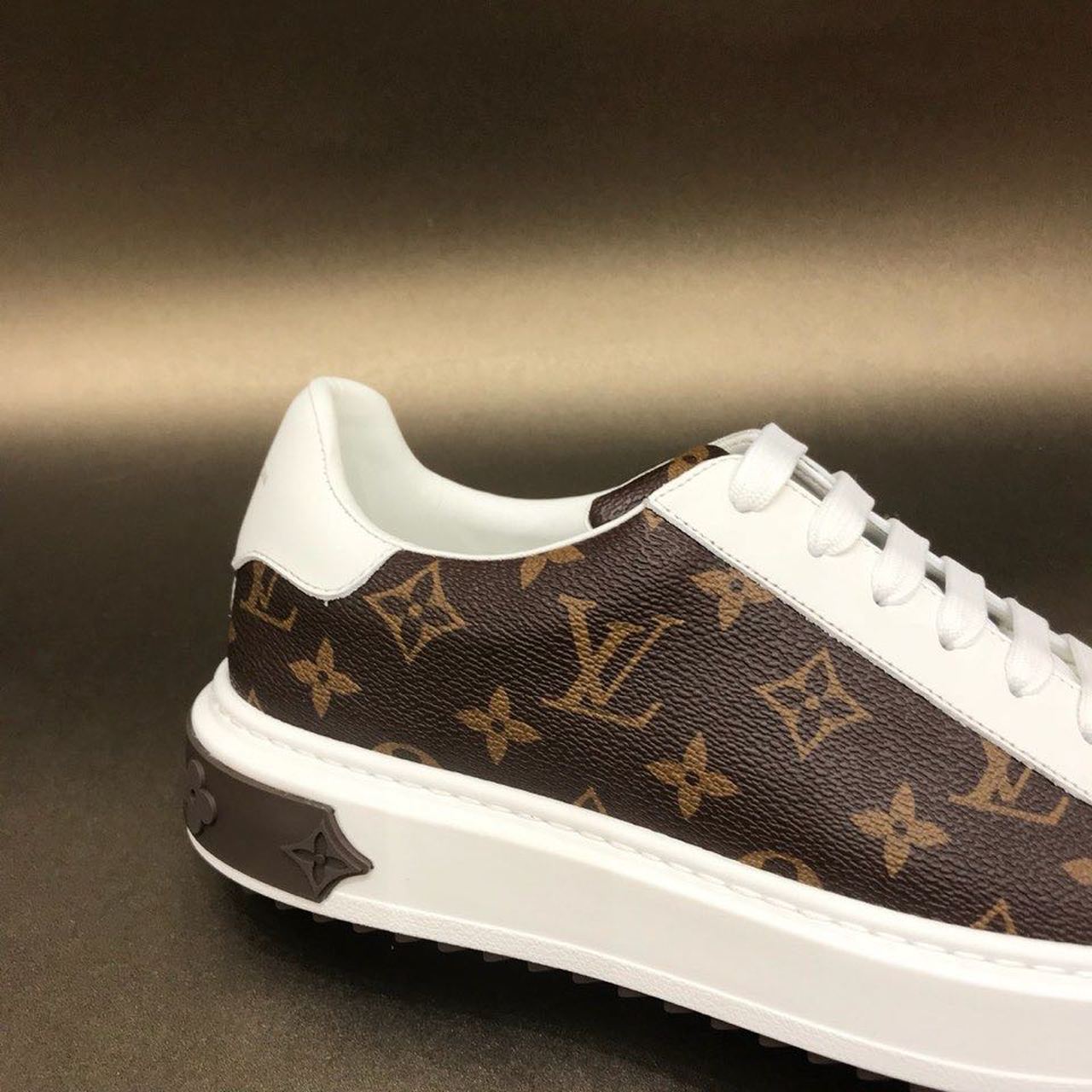 Louis Vuitton Time Out Low Top Sneakers Calfskin Leather Fall/Winter Collection White/Brown
