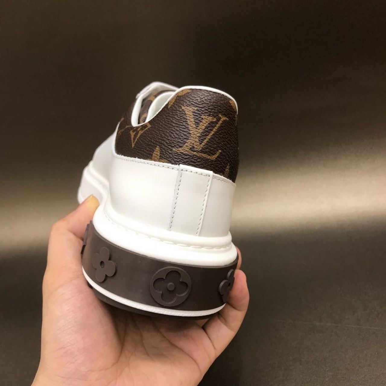 Louis Vuitton Time Out Low Top Sneakers Calfskin Leather Fall/Winter Collection 1A64RY White/Brown