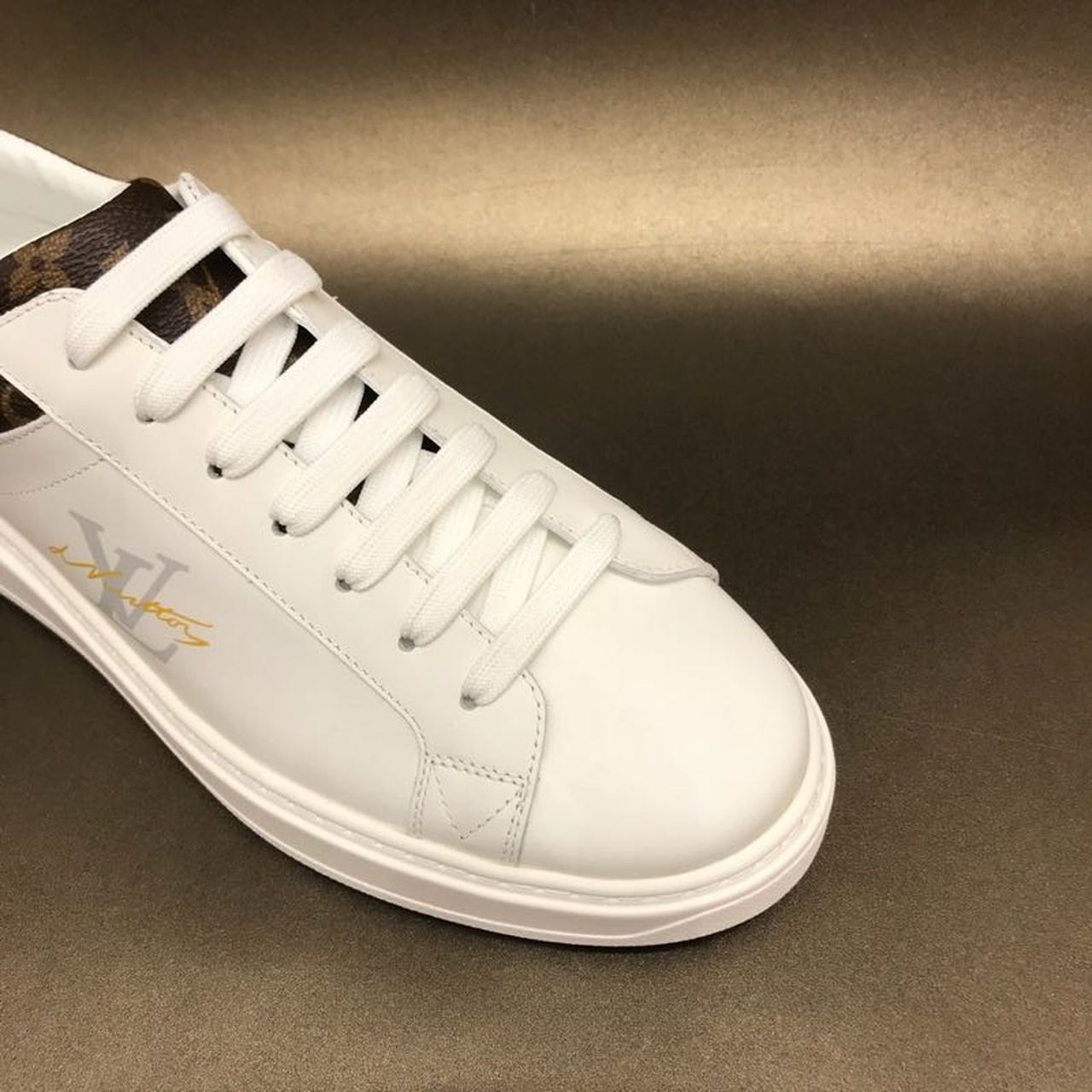 Louis Vuitton Time Out Low Top Sneakers Calfskin Leather Fall/Winter Collection 1A64RY White/Brown