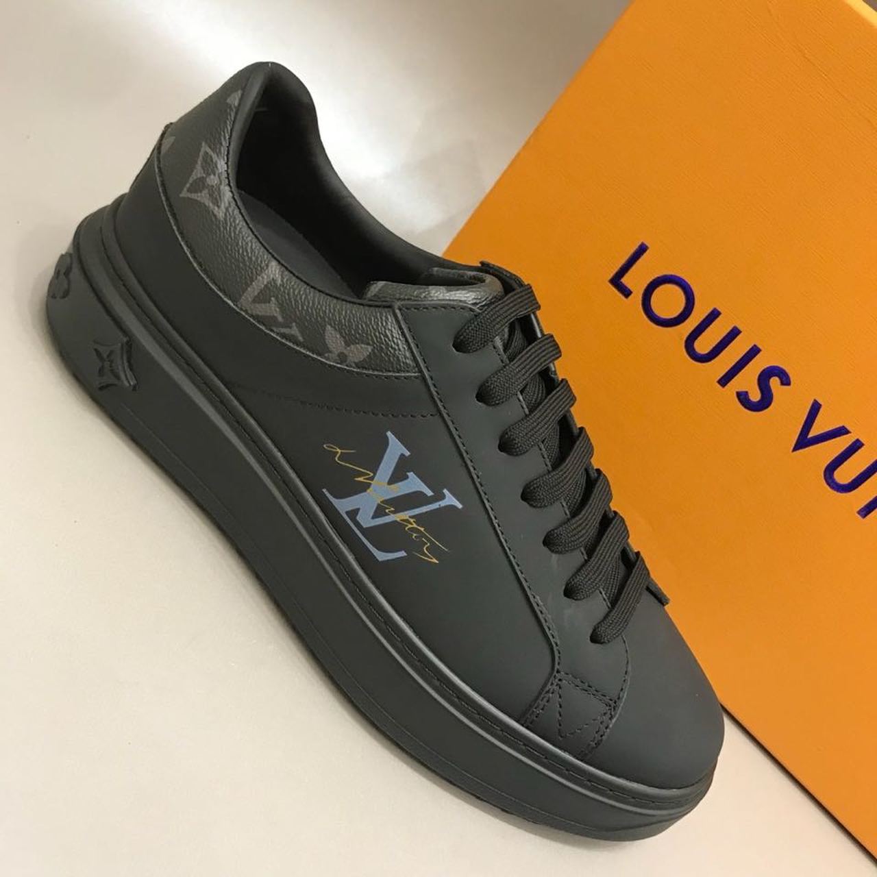 Louis Vuitton Time Out Low Top Sneakers Calfskin Leather Fall/Winter Collection 1A64RE Black
