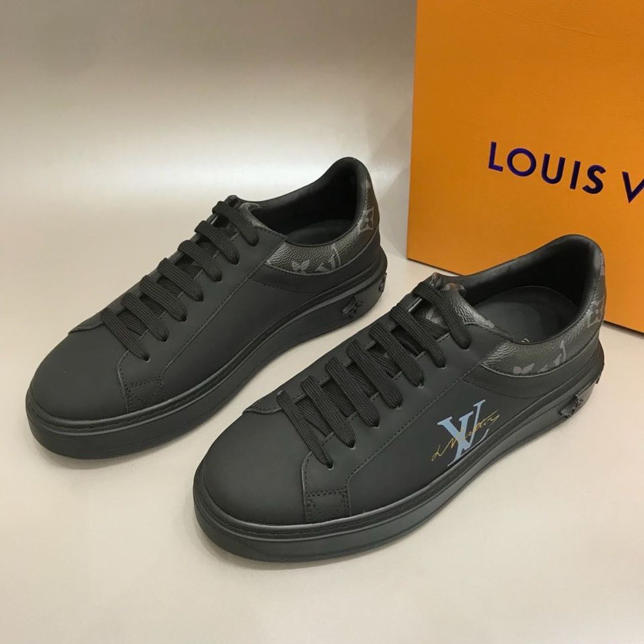 Louis Vuitton Time Out Low Top Sneakers Calfskin Leather Fall/Winter Collection 1A64RE Black