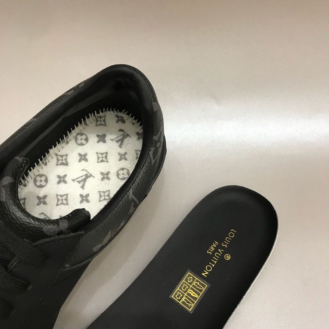 Louis Vuitton Time Out Low Top Sneakers Calfskin Leather Fall/Winter Collection 1A64RE Black