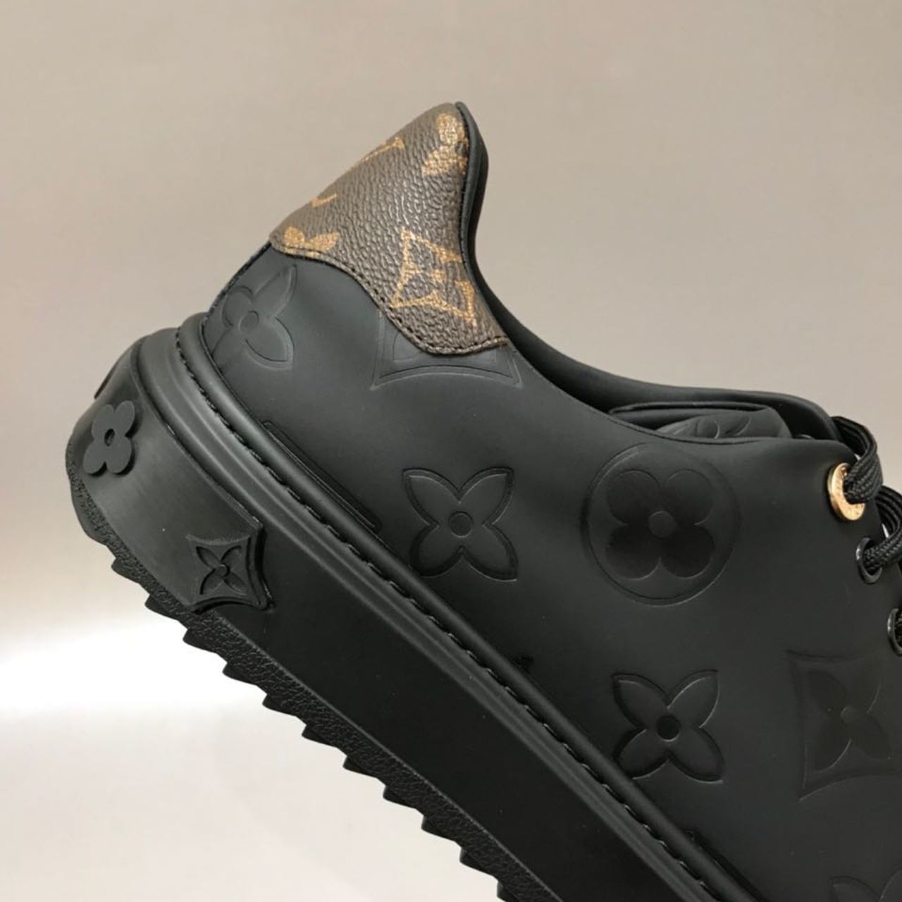 Louis Vuitton Time Out Low Top Sneakers Calfskin Leather Fall/Winter Collection 1A64RW Black