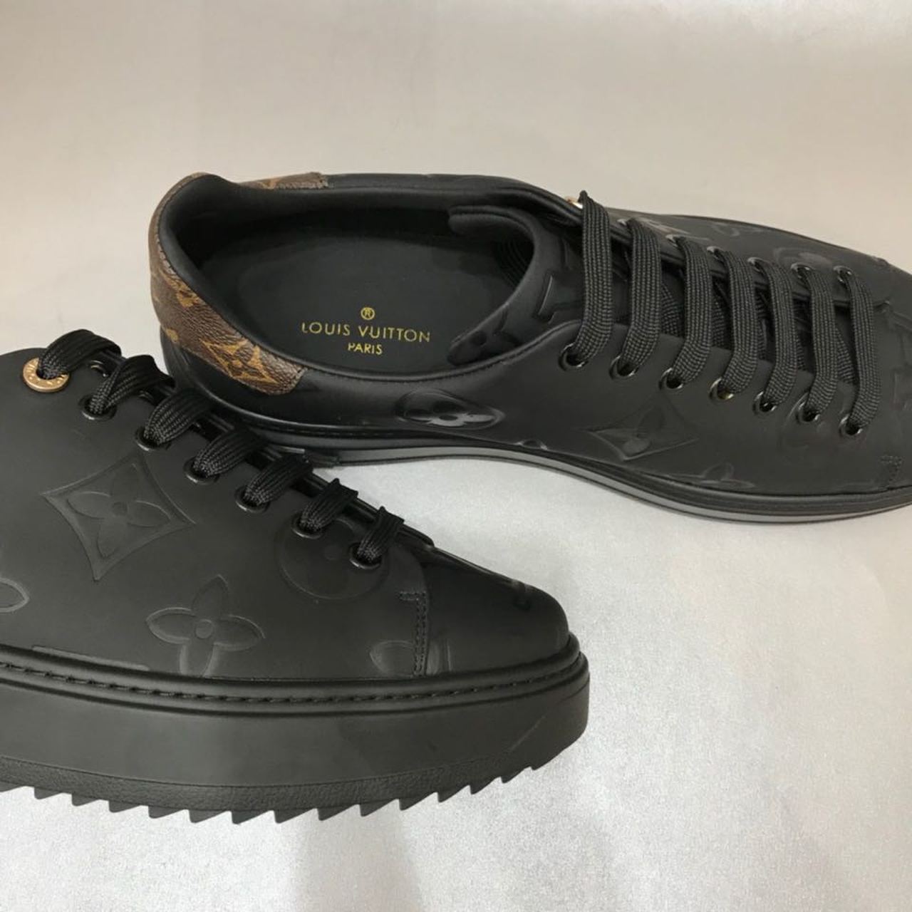Louis Vuitton Time Out Low Top Sneakers Calfskin Leather Fall/Winter Collection 1A64RW Black
