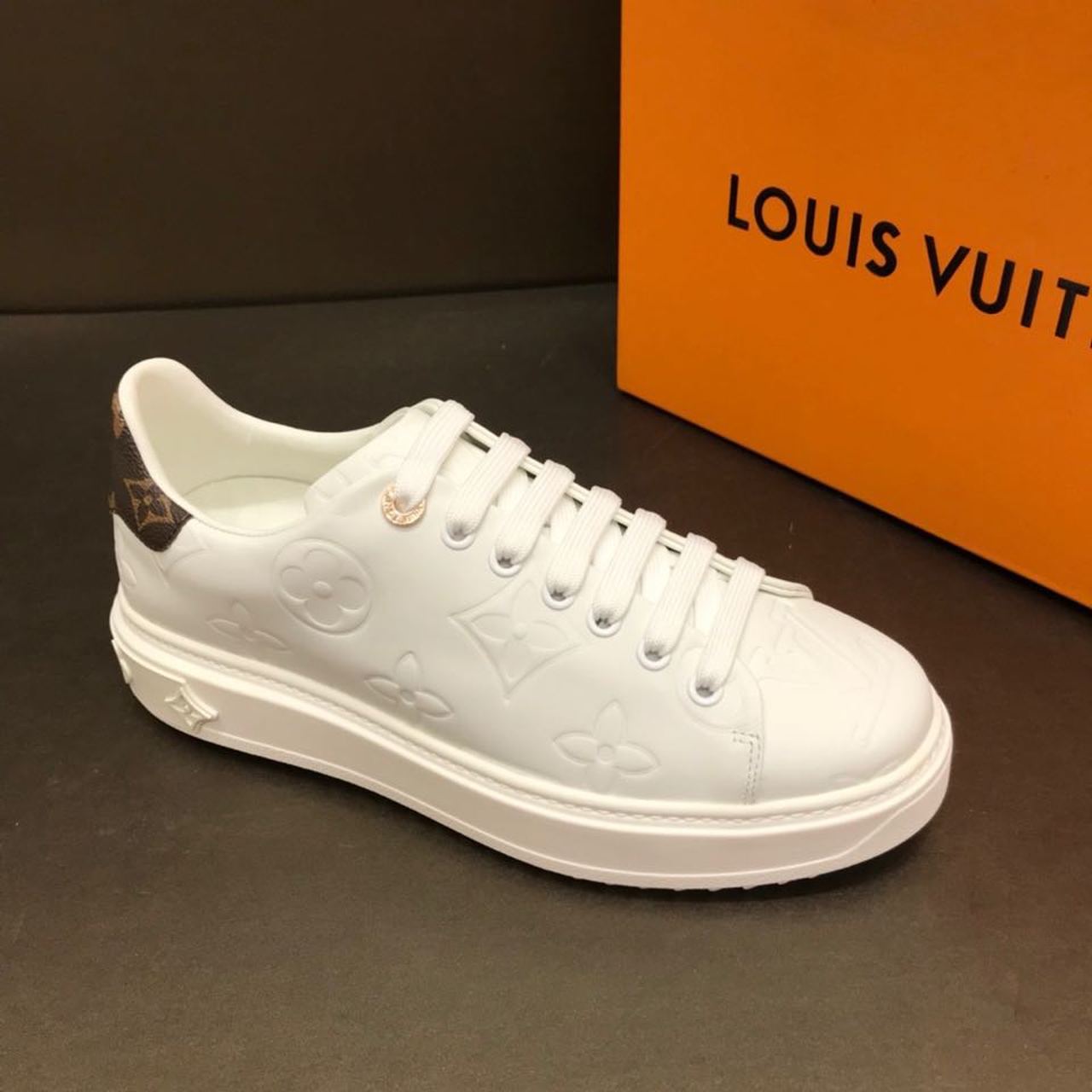 Louis Vuitton Time Out Low Top Sneakers Calfskin Leather Fall/Winter 2019 Collection 1A64RW White