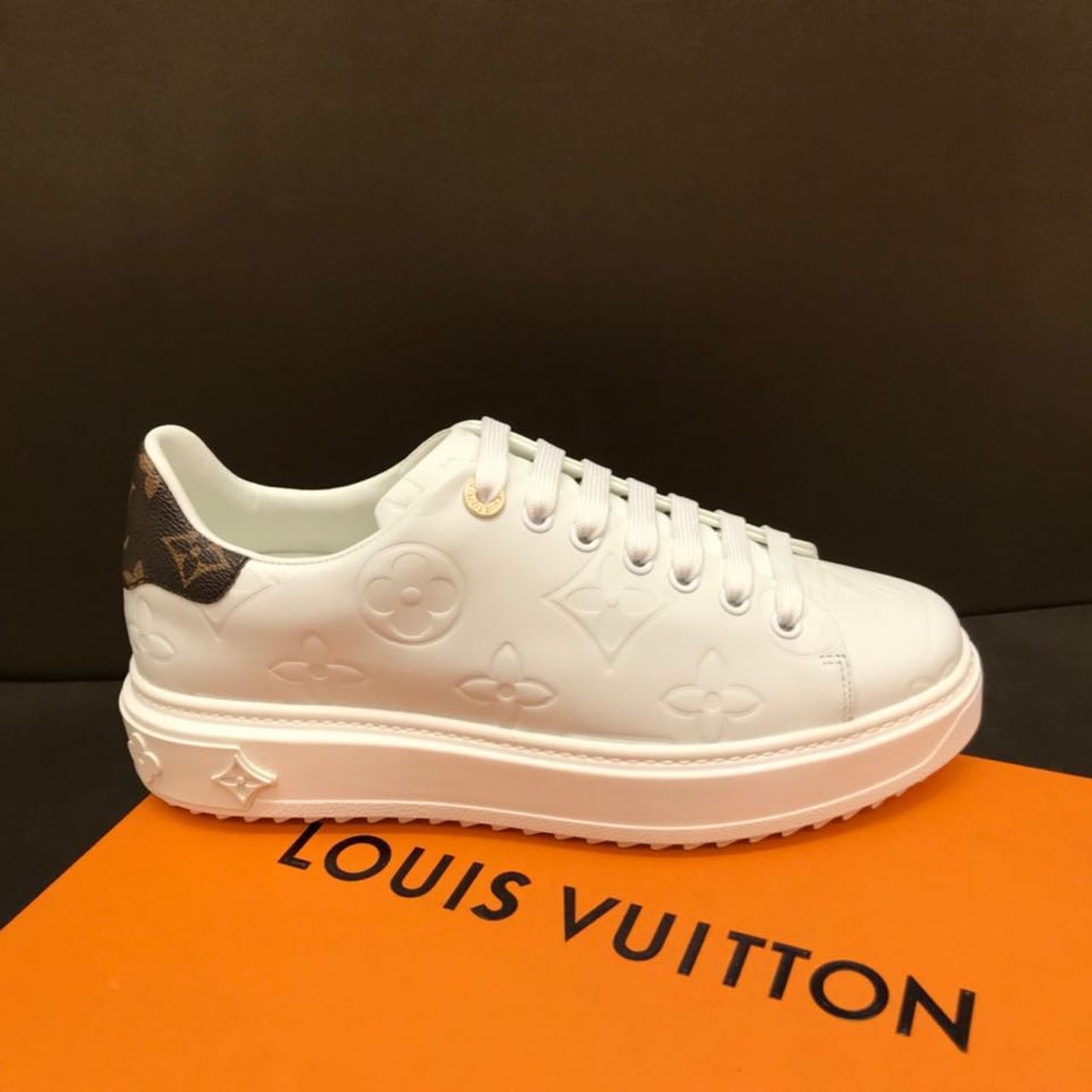 Louis Vuitton Time Out Low Top Sneakers Calfskin Leather Fall/Winter 2019 Collection 1A64RW White