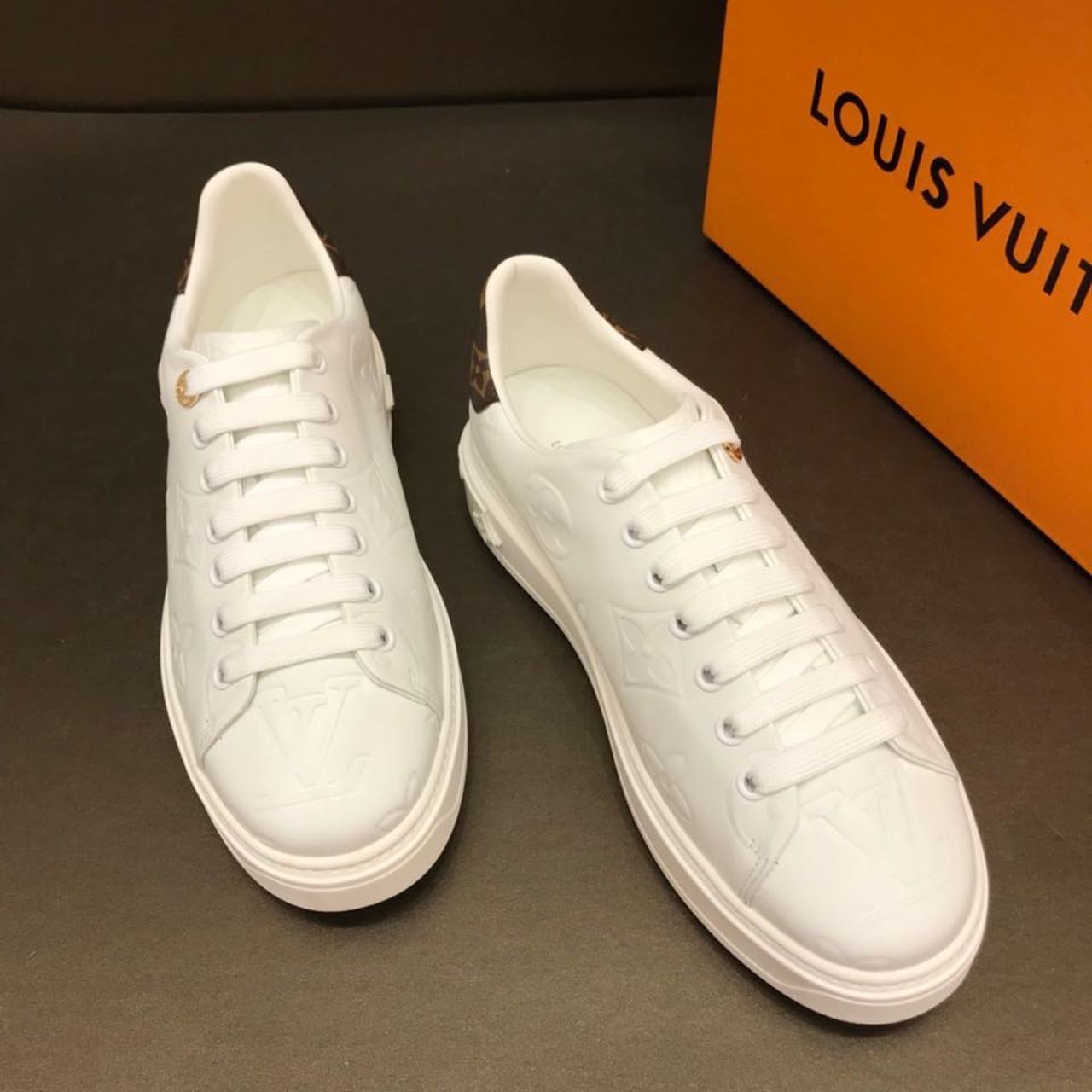Louis Vuitton Time Out Low Top Sneakers Calfskin Leather Fall/Winter 2019 Collection 1A64RW White
