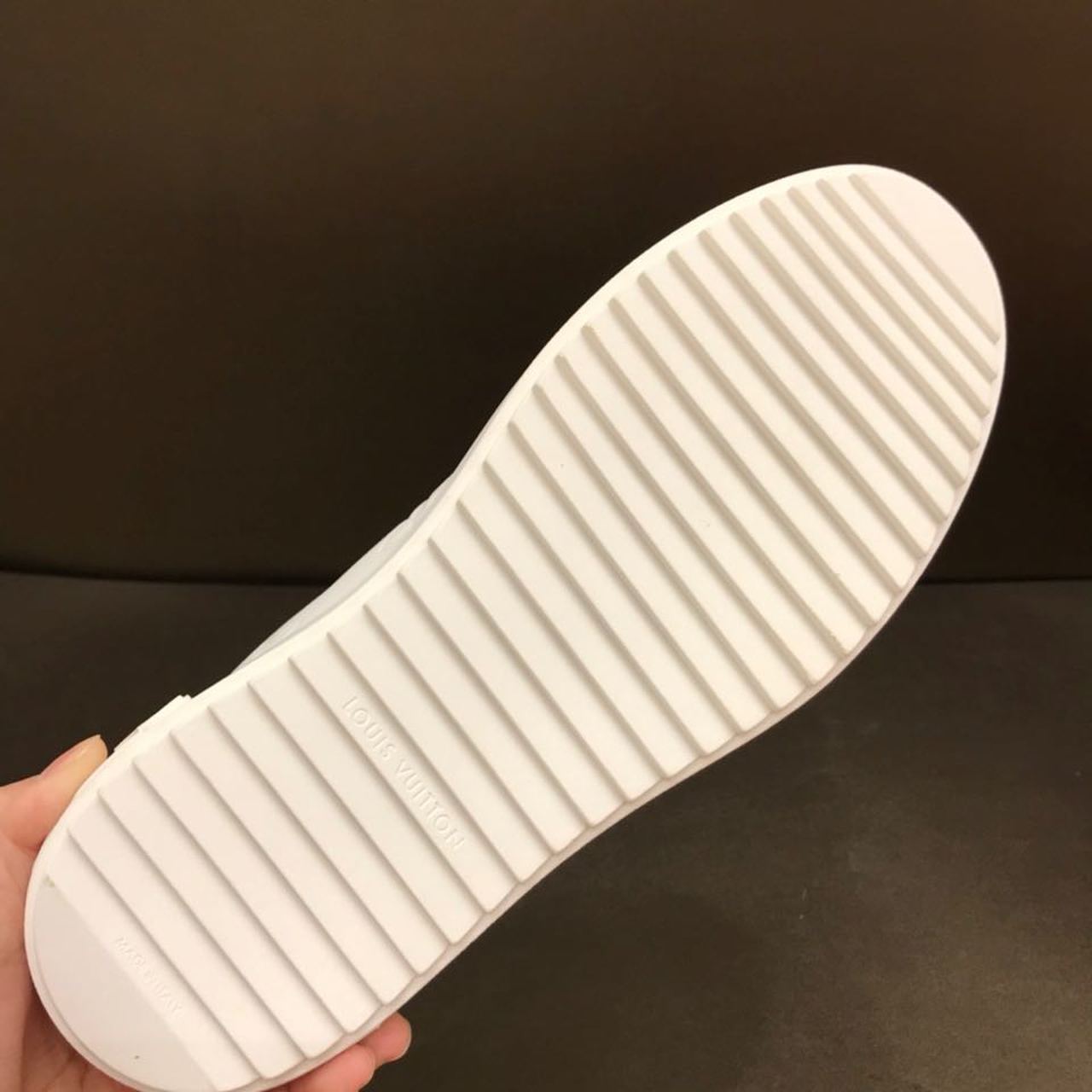 Louis Vuitton Time Out Low Top Sneakers Calfskin Leather Fall/Winter 2019 Collection 1A64RW White