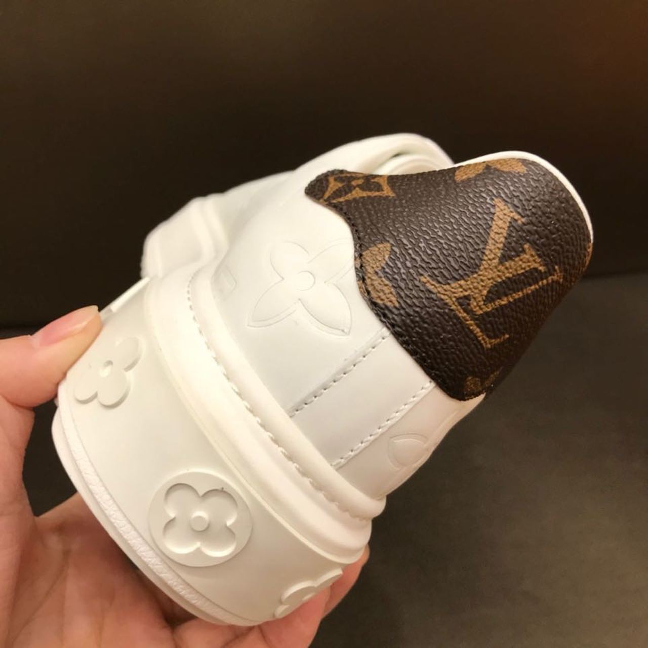 Louis Vuitton Time Out Low Top Sneakers Calfskin Leather Fall/Winter 2019 Collection 1A64RW White