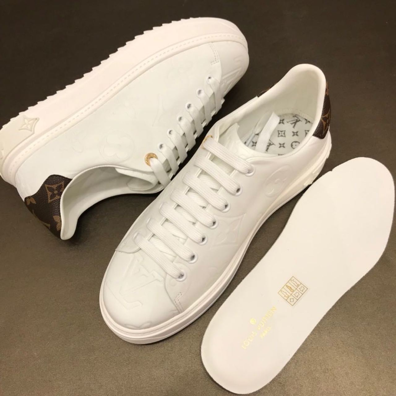 Louis Vuitton Time Out Low Top Sneakers Calfskin Leather Fall/Winter 2019 Collection 1A64RW White