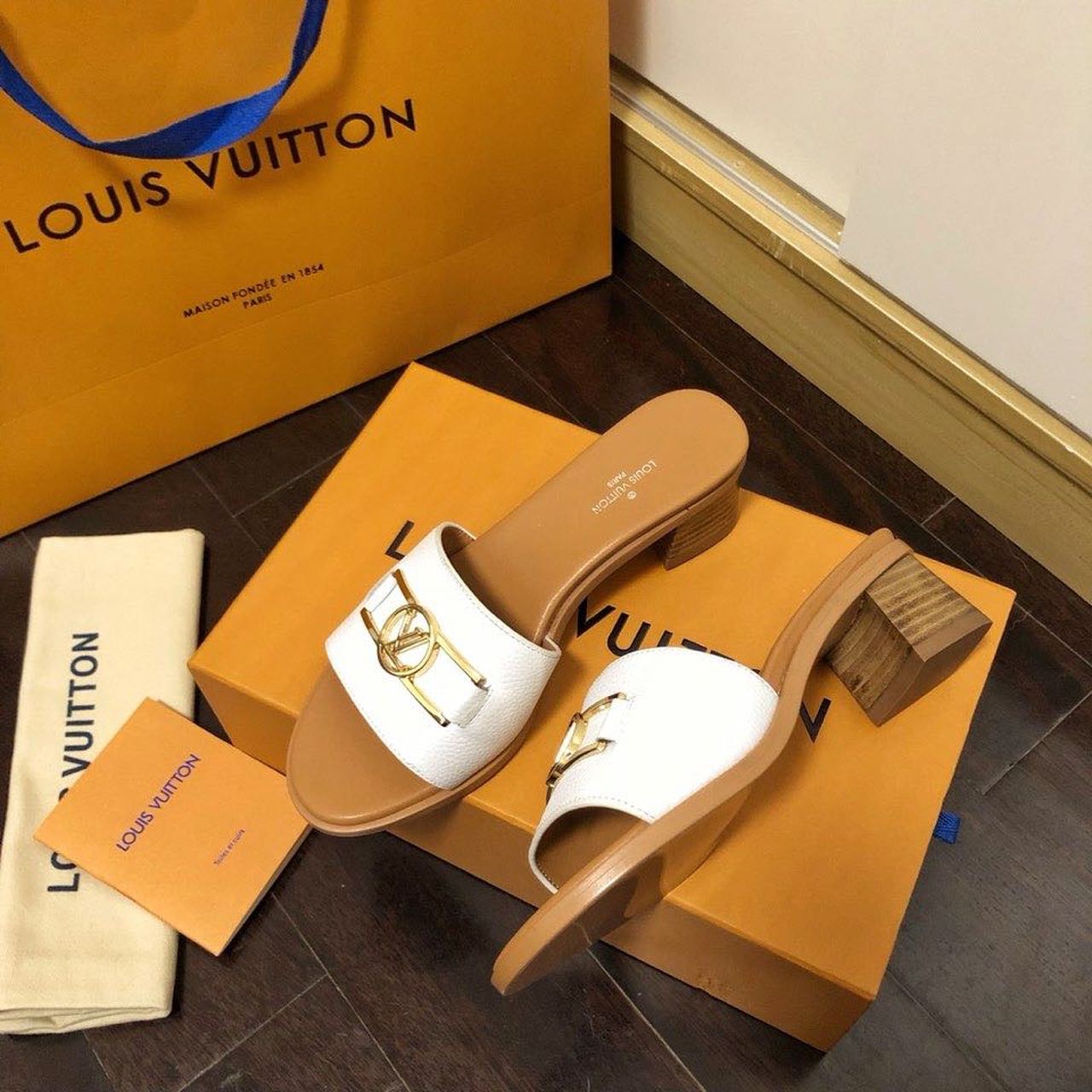 Louis Vuitton Lock It Flat Mules Calfskin Leather Spring/Summer Collection 1A64MN White