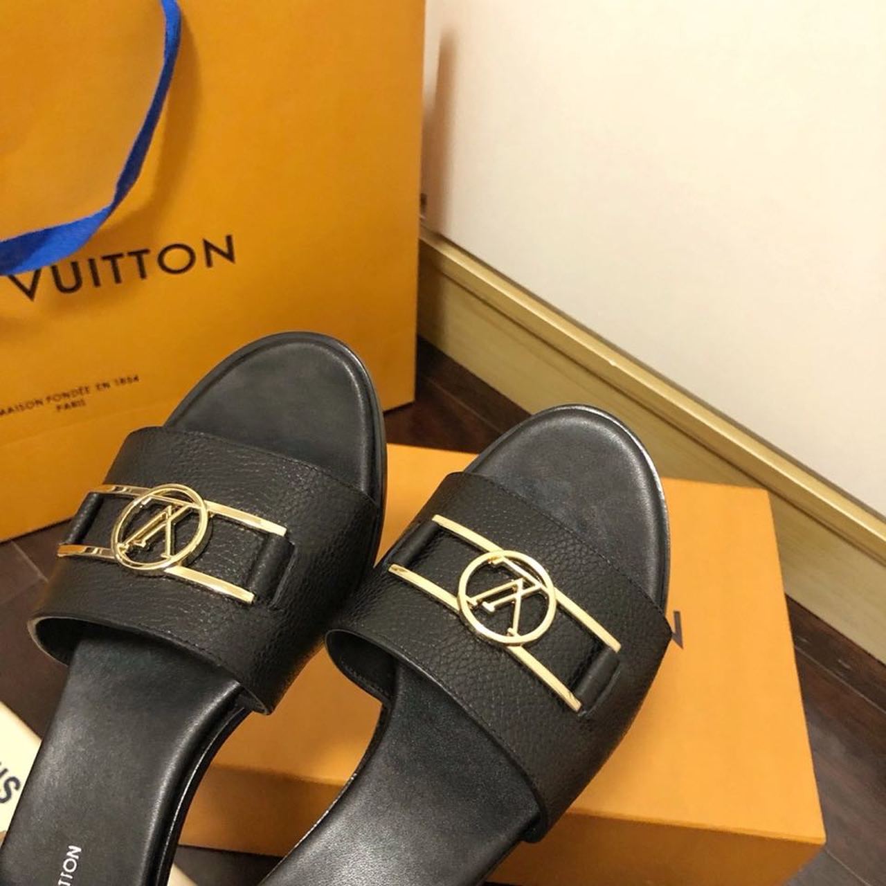 Louis Vuitton Lock It Flat Mules Calfskin Leather Spring/Summer Collection 1A64MN Black
