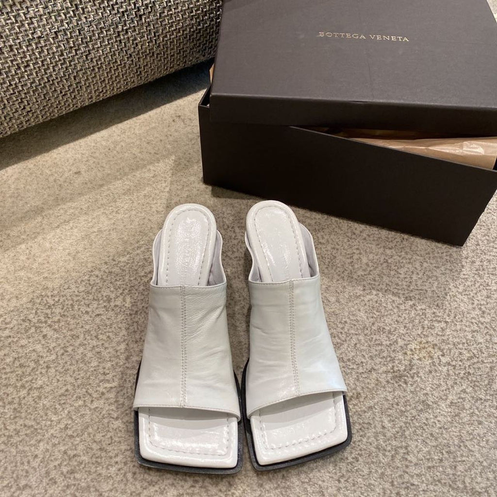 Bottega Veneta Square Toe Mules Calfskin Leather Fall/Winter 2019 Collection, White