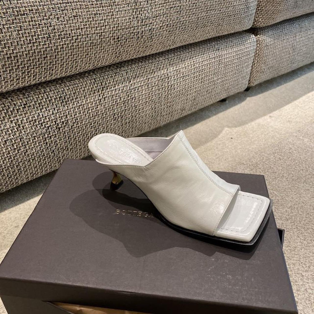 Bottega Veneta Square Toe Mules Calfskin Leather Fall/Winter 2019 Collection, White